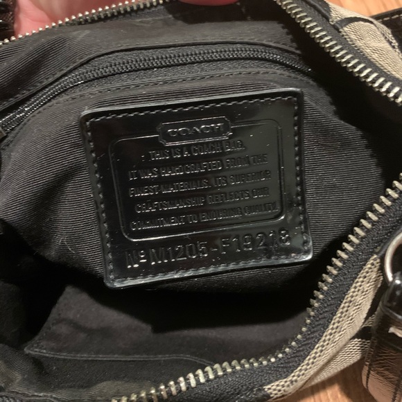 Coach - small purse. - Picture 4 of 9